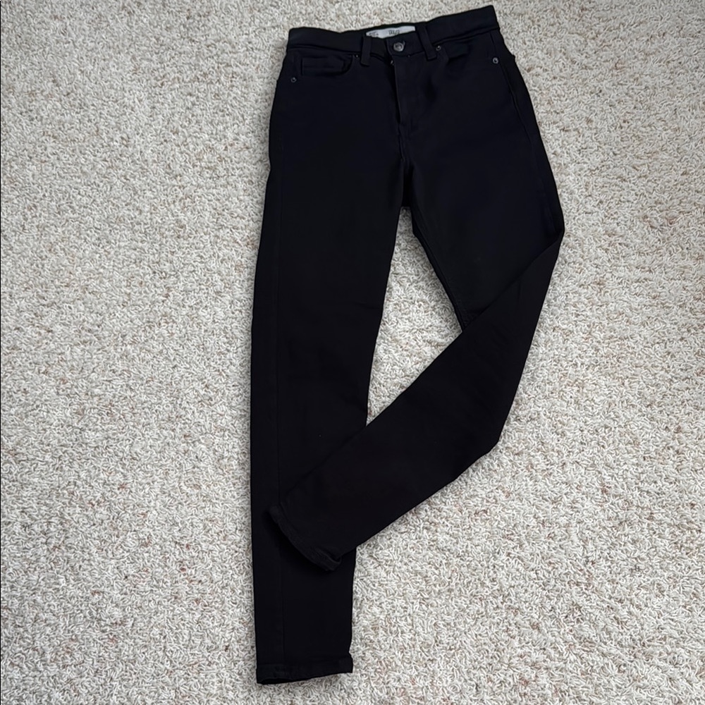 Black Skinny Jeans with Sleek Fit